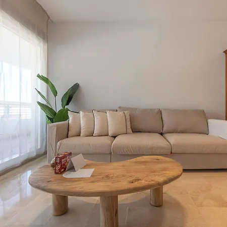 Lejlighed Bright Flat In San Pedro With Pool And Parking