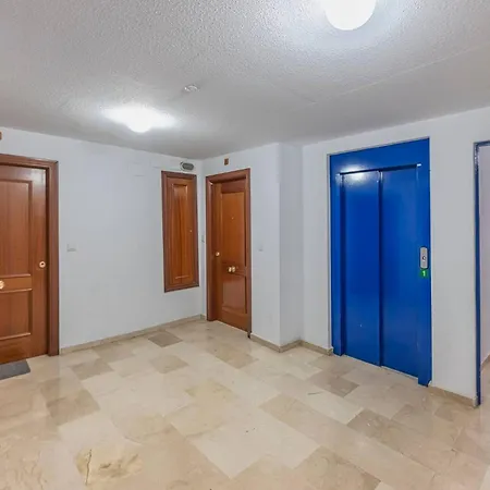 Lejlighed Bright Flat In San Pedro With Pool And Parking